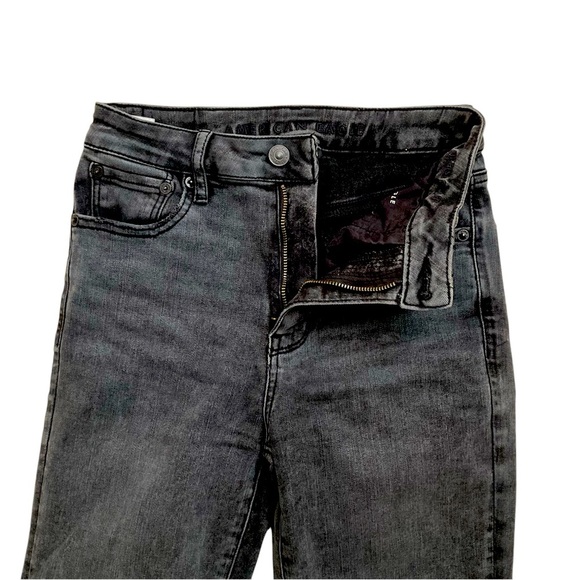 The BEST American Eagle Flare Jeans. Size 2 - Picture 3 of 9